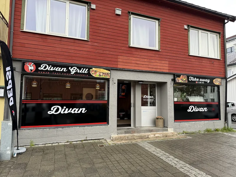 Inngangen til Divan Grill